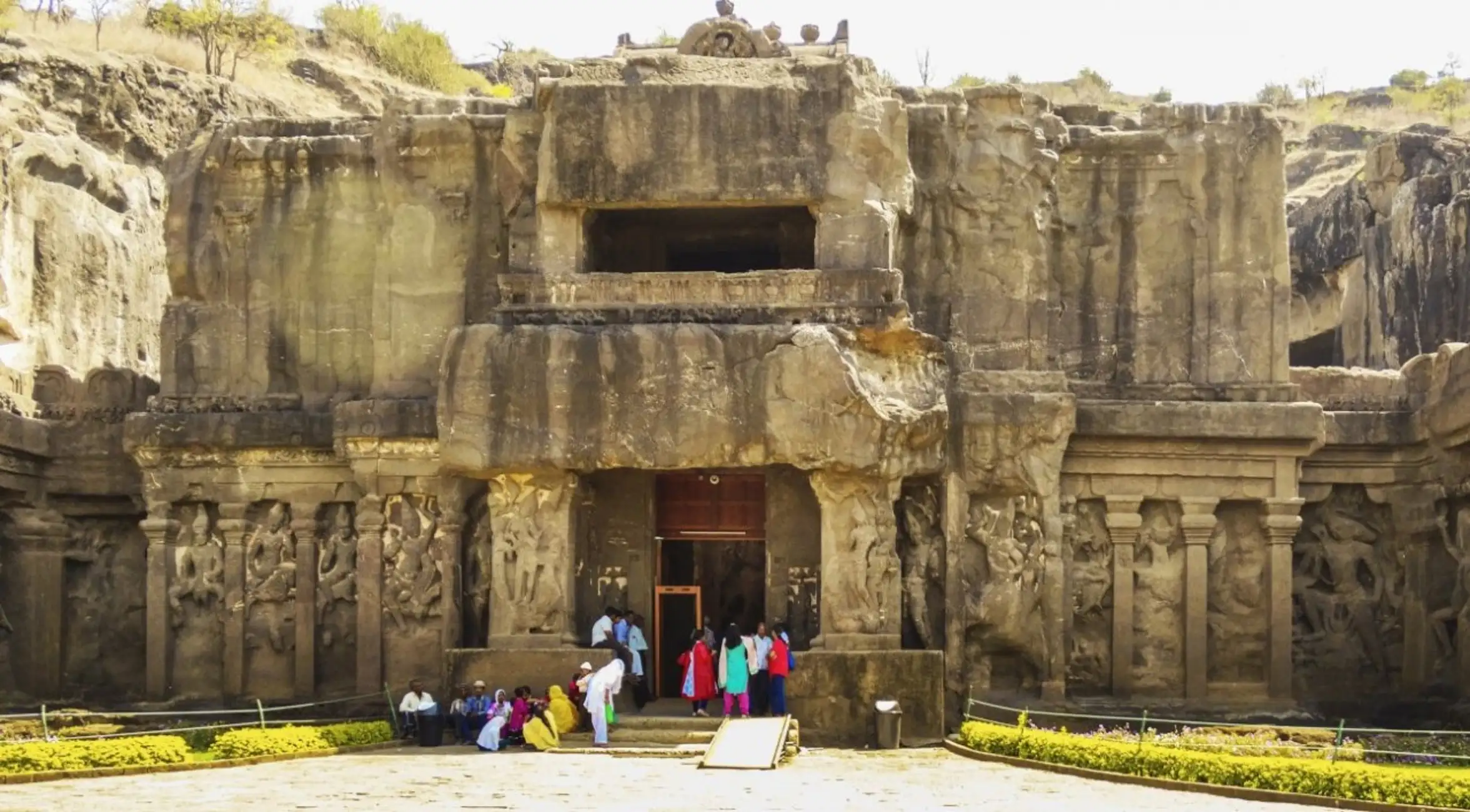 From Aurangabad: Ajanta & Ellora Day Tour with All Inclusion